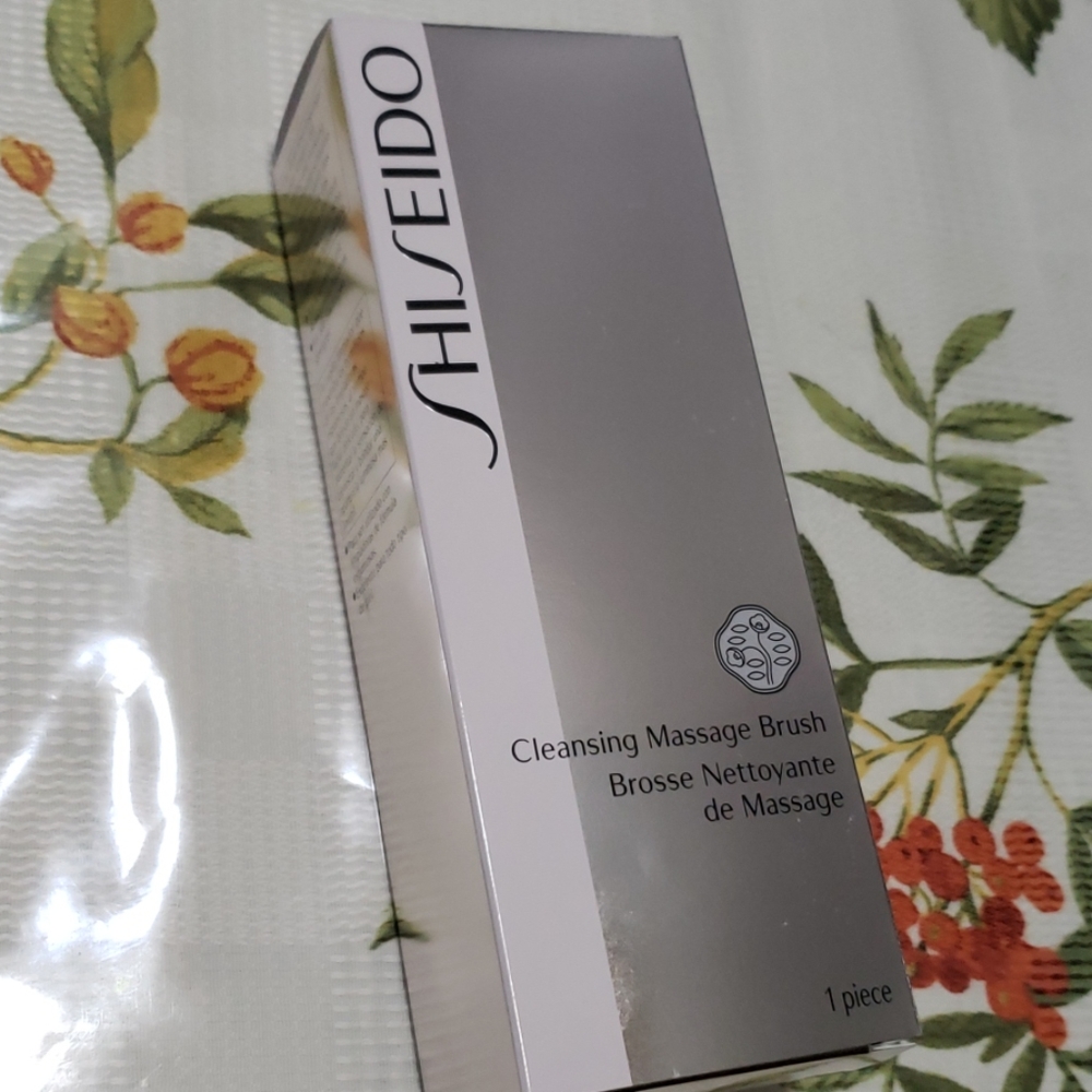 Shiseido Cleansing Massage Brush